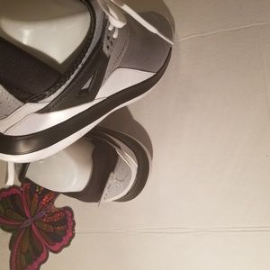 NIKE, JORDAN, WOMEN SIZE 8